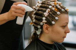 Пружинная химия: локоны дома без ущерба